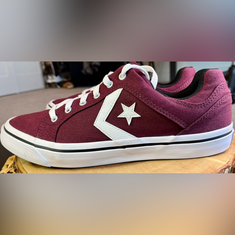 Converse Star Player EV Ox Maroon Sneakers Men's
10 / Women's 11.5